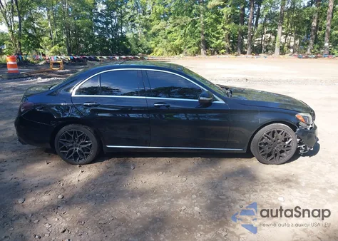 2015 Mercedes-Benz C 300 4Matic из США, поврежденный, VIN 55SWF4KB8FU016681